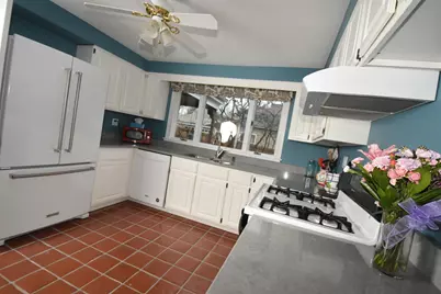 111 W Prairie Avenue, Wheaton, IL 60187 - Photo 3