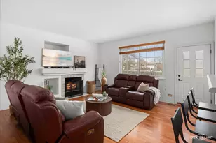 2398 Savoy Ct, Aurora, IL 60503 - Photo 9