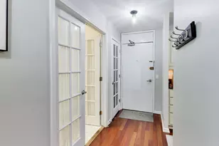 1555 N Sandburg Terrace, Chicago, IL 60610 - Photo 5