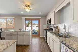 1551 Briarcliffe Blvd, Wheaton, IL 60189 - Photo 7