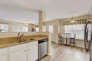 1212 Hillsborough Ct, Crystal Lake, IL 60014 - Photo 9