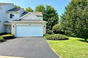 1212 Hillsborough Ct, Crystal Lake, IL 60014 - Photo 1