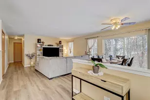 1212 Hillsborough Ct, Crystal Lake, IL 60014 - Photo 5