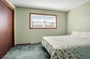 5707 W 90th Pl, Oak Lawn, IL 60453 - Photo 13