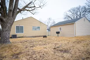 2550 26th St, Rock Island, IL 61201 - Photo 3