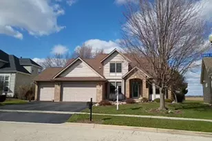 457 Davis Dr, Sycamore, IL 60178 - Photo 1