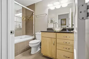 212 N Center St, Bloomington, IL 61701 - Photo 27