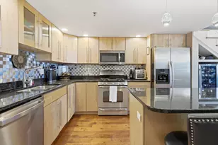 212 N Center St, Bloomington, IL 61701 - Photo 3