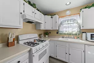 2405 Glen Cir E, Sycamore, IL 60178 - Photo 9