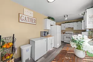 2405 Glen Cir E, Sycamore, IL 60178 - Photo 5