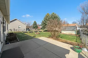 2405 Glen Cir E, Sycamore, IL 60178 - Photo 19