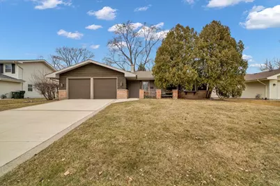 2S168 Mayfield Lane, Glen Ellyn, IL 60137 - Photo 1