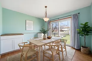 203 Fairview Dr, Saint Charles, IL 60174 - Photo 11