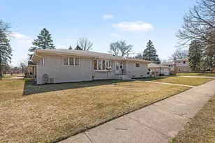 1515 E Oakton St, Arlington Heights, IL 60004 - Photo 1