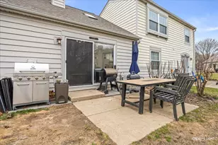 1325 Gloucester Cir, Carol Stream, IL 60188 - Photo 15