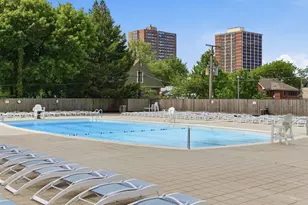 4250 N Marine Dr, Chicago, IL 60613 - Photo 23