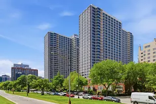 4250 N Marine Dr, Chicago, IL 60613 - Photo 1