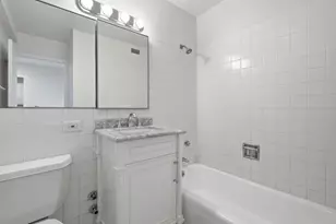4250 N Marine Dr, Chicago, IL 60613 - Photo 11