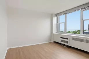 4250 N Marine Dr, Chicago, IL 60613 - Photo 13