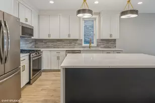 1647 W Irving Park Rd, Chicago, IL 60613 - Photo 3