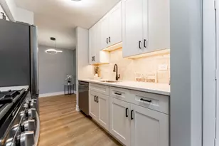 10 Oak Creek Dr, Buffalo Grove, IL 60089 - Photo 7