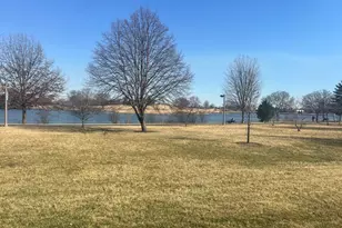 4 Crestview Ln, Vernon Hills, IL 60061 - Photo 3