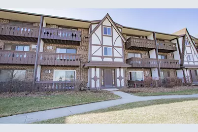 4 Crestview Lane #10, Vernon Hills, IL 60061 - Photo 1