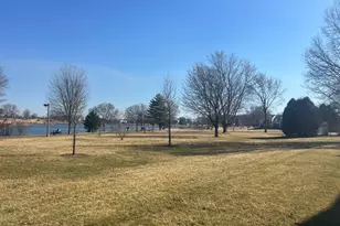 4 Crestview Ln, Vernon Hills, IL 60061 - Photo 5