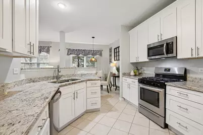 2190 Shadow Creek Court, Vernon Hills, IL 60061 - Photo 7