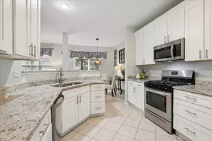 2190 Shadow Creek Ct, Vernon Hills, IL 60061 - Photo 7