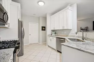 2190 Shadow Creek Ct, Vernon Hills, IL 60061 - Photo 11