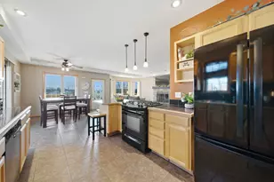 935 E Garden St, Dekalb, IL 60115 - Photo 9