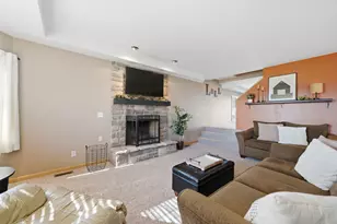 935 E Garden St, Dekalb, IL 60115 - Photo 3