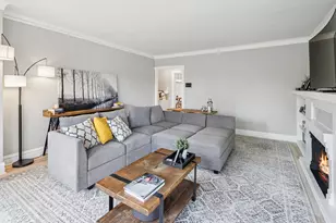 425 N Maple Ave, Oak Park, IL 60302 - Photo 3