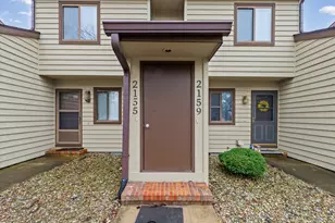 2159 Harbor Town Cir, Champaign, IL 61821 - Photo 3