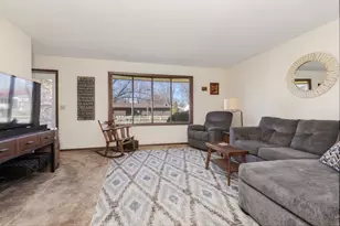 200 Felmley Dr, Normal, IL 61761 - Photo 5