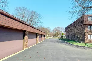 207 Uteg St, Crystal Lake, IL 60014 - Photo 3