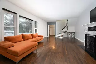 360 Erie Cir, Bloomingdale, IL 60108 - Photo 3