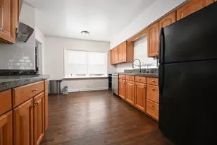 360 Erie Cir, Bloomingdale, IL 60108 - Photo 7