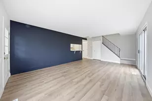 402 Trenton Ct, Aurora, IL 60504 - Photo 3