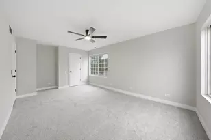 402 Trenton Ct, Aurora, IL 60504 - Photo 9