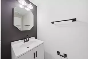 402 Trenton Ct, Aurora, IL 60504 - Photo 7