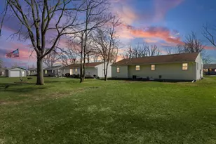 1105 Roselawn St, Paxton, IL 60957 - Photo 25