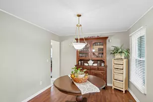 1814 Cambridge Dr, Saint Charles, IL 60174 - Photo 5