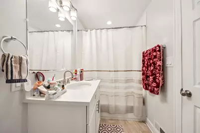 2900 W Glenlake Avenue, Chicago, IL 60659 - Photo 11