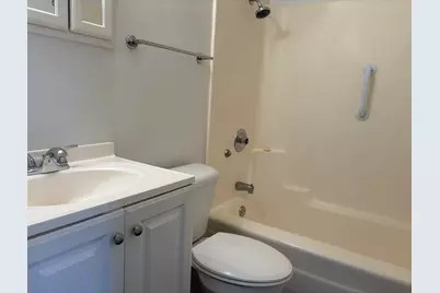 11 Saint Thomas Colony #7, Fox Lake, IL 60020 - Photo 7