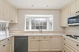 43 Ravenscraig Ln, Inverness, IL 60067 - Photo 9