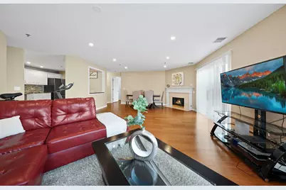 451 Town Place Circle #203, Buffalo Grove, IL 60089 - Photo 5