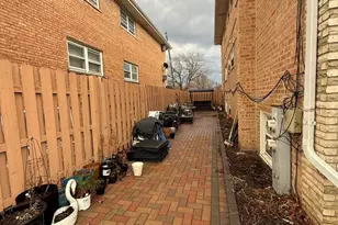 5140 W 87th St, Burbank, IL 60459 - Photo 11