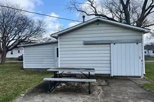 111 W Central St, Buckley, IL 60918 - Photo 5